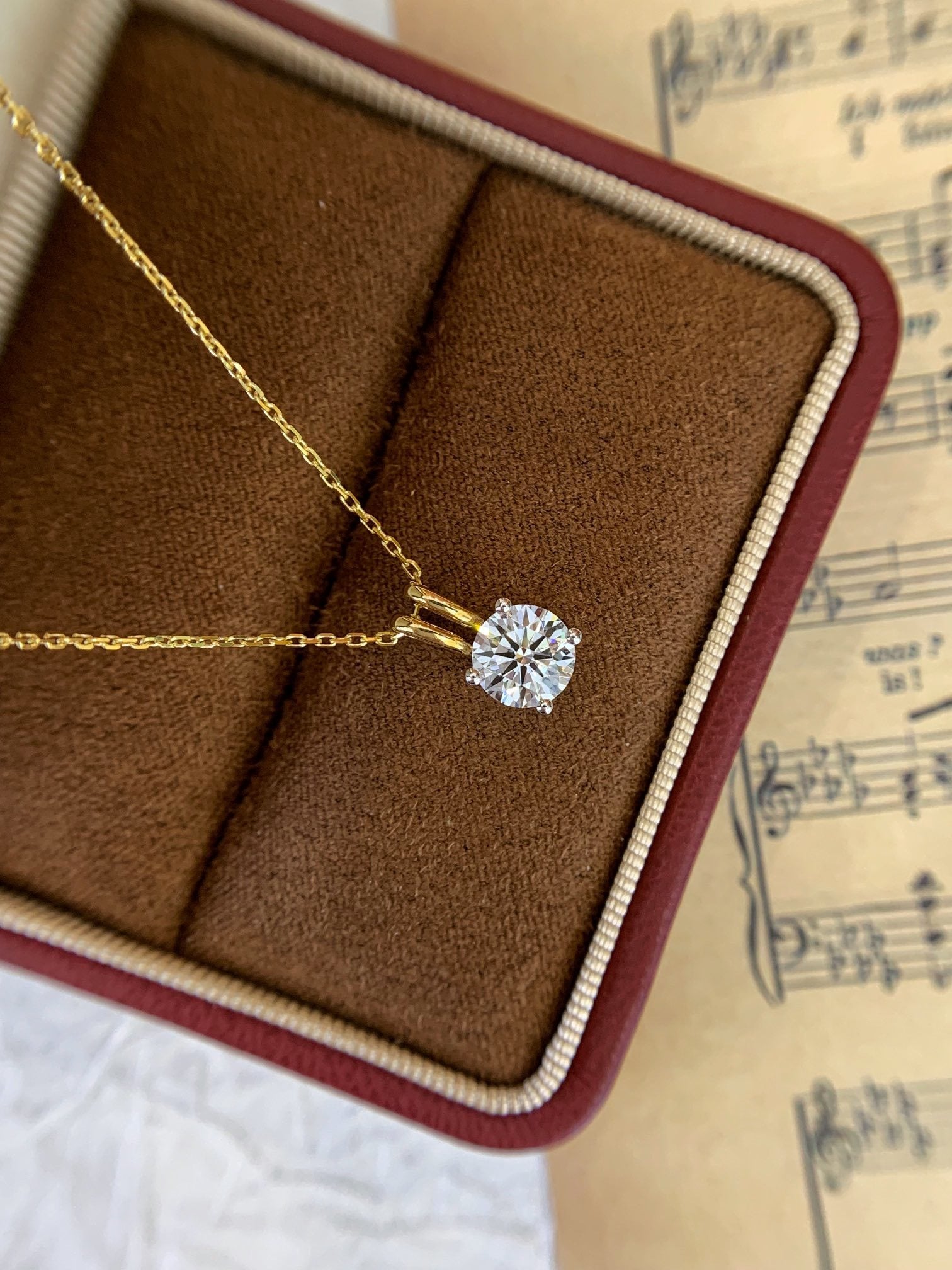 1.00 Carat Round Lab-Grown Diamond Solitaire Pendant in 14K Yellow Gold – IGI Certified